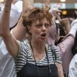 Susan sarandon arrestata a washington durante una marcia contro trump