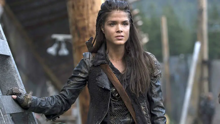 L'attrice che interpreta octavia blake in the 100 arrestata per violenza