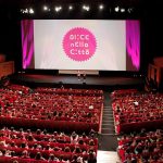 Cinema da casa, per unire le persone attraverso il grande schermo