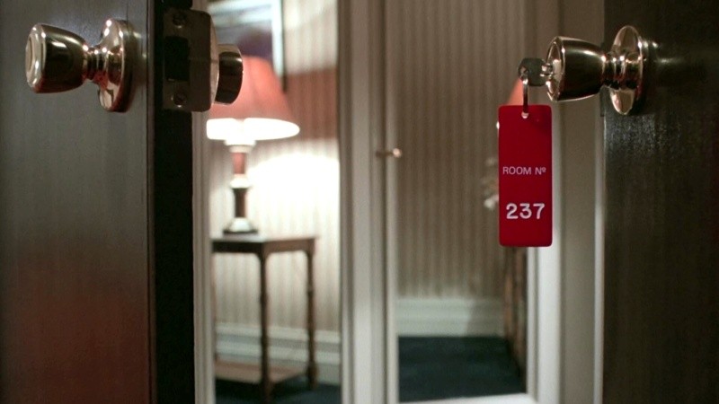 Shining: cosa c’è nella stanza 237? Chi è la donna nella vasca?