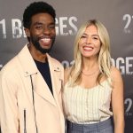Sienna miller ricorda il grande gesto di chadwick boseman
