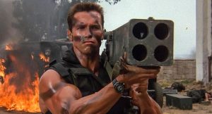 Arnold Schwarzenegger nel film Commando
