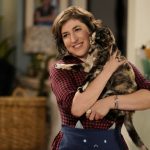 Il trailer di call me kat, il remake di "miranda" con mayim bialik