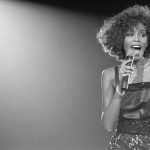 Naomi ackie vestirà i panni di whitney houston in "i wanna dance with somebody"