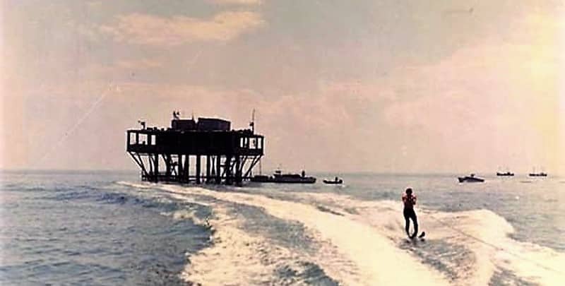 Isola delle rose: storia vera, quanto era grande e come finì La vera isola delle rose al largo di rimini