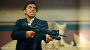 Scarface, Al Pacino si è ustionato la mano toccando la canna del fucile