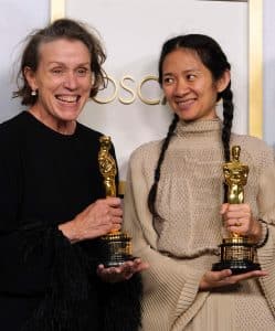Chloé zhao frances mcdormand oscar 2021
