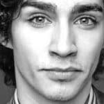 Ritratto di un attore: robert sheehan
