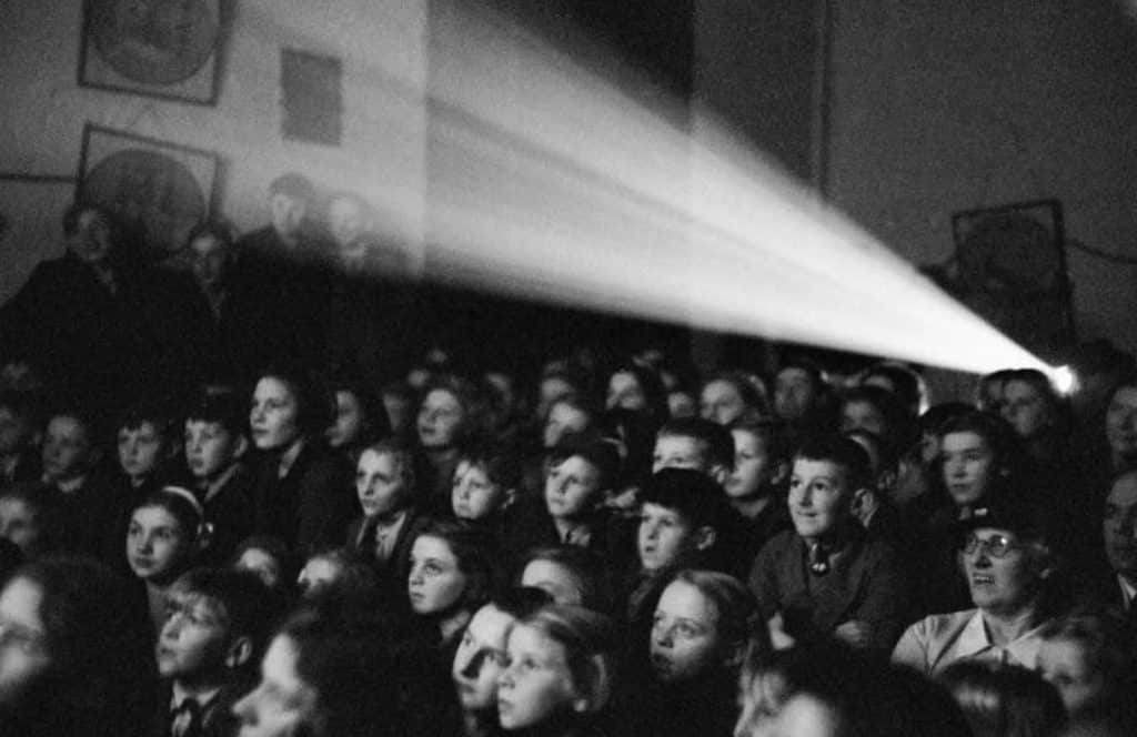 Come ci si comportava al cinema negli anni '50?