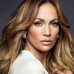 Jennifer lopez firma un accordo pluriennale con netflix