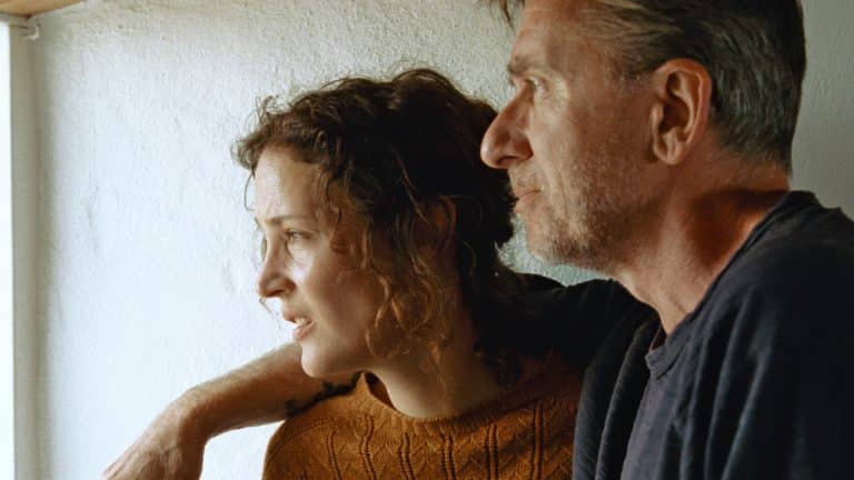 sull'isola di bergman tim roth vicky krieps