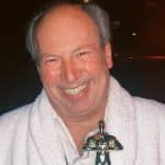 Hans zimmer festeggia in accappatoio