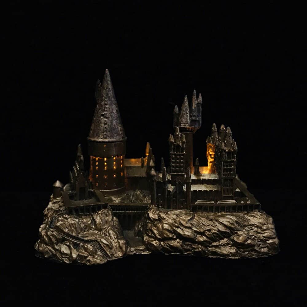 Castello di hogwarts con luce