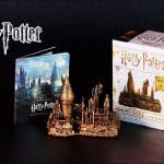Harry Potter: castello di Hogwarts che si illumina e libro di Sticker
