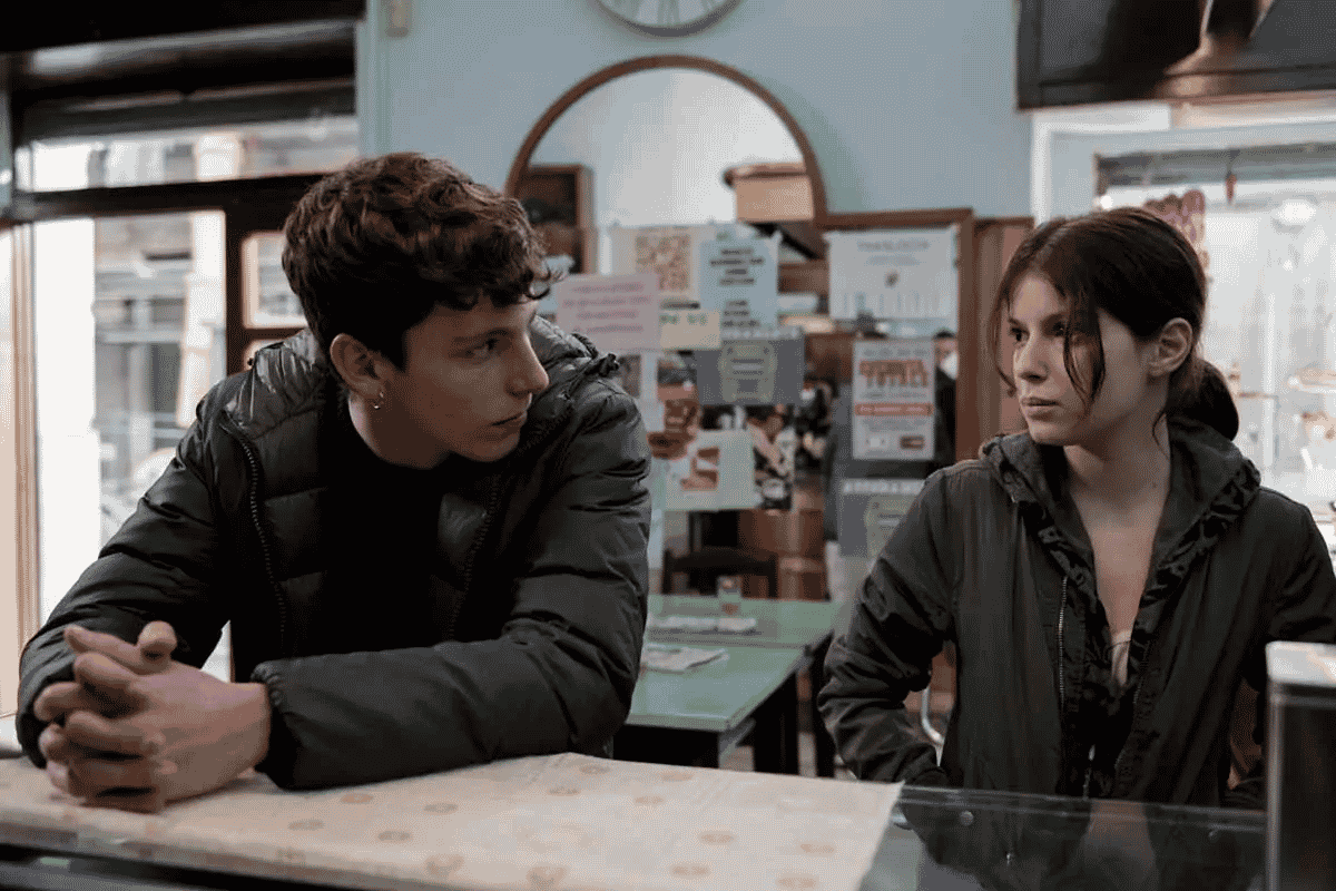 Alma Noce e Luka Zunic in una scena di La ragazza ha volato