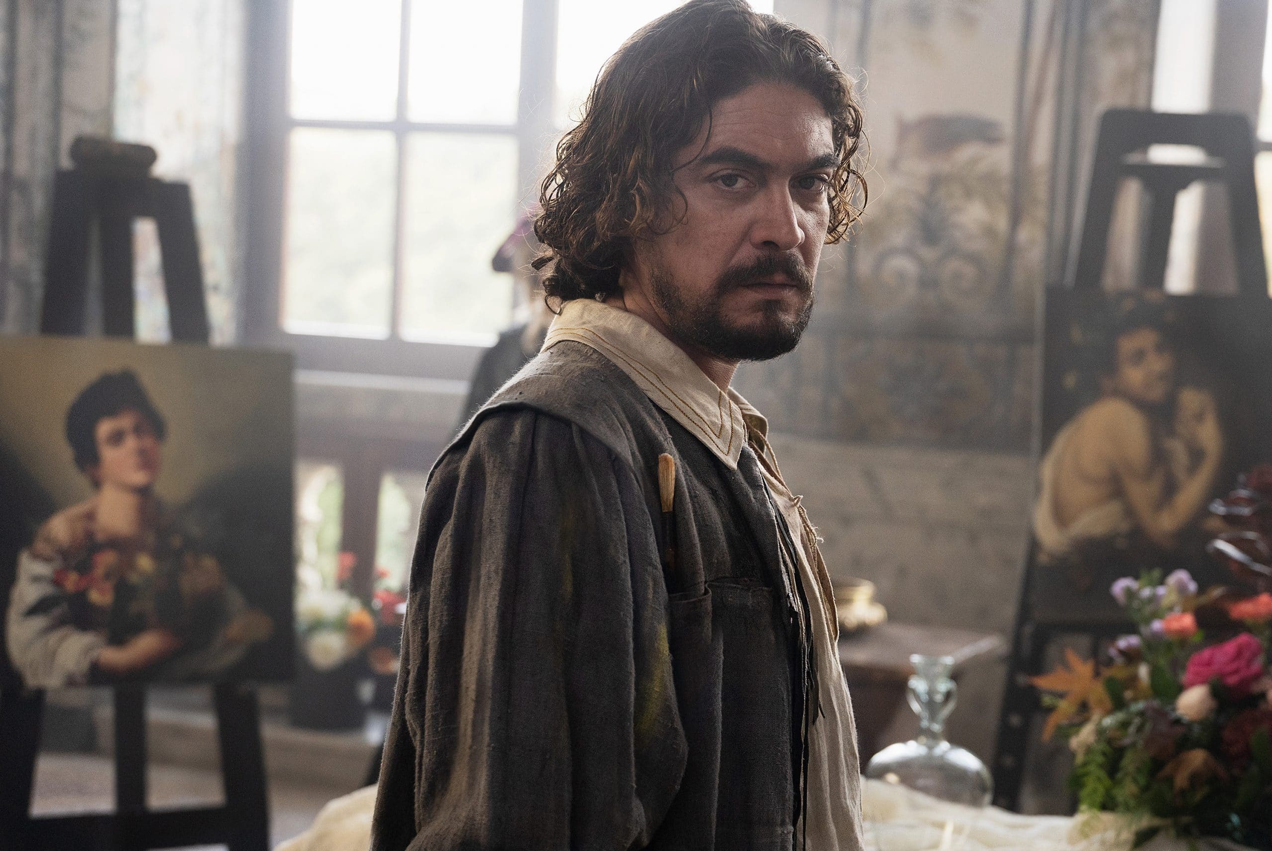 Riccardo scamarcio sul set de l'ombra di caravaggio
