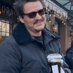 Pedro pascal e il bizzarro caffè da starbucks