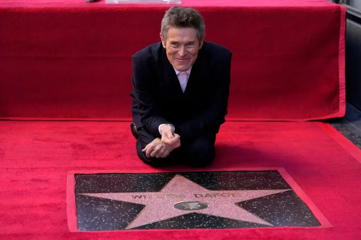 Dafoe con la sua stella sulla Walk of Fame di Hollywood