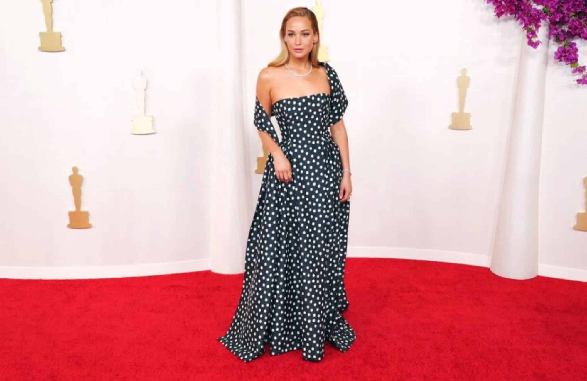 Jennifer Lawrence look red carpet Oscar