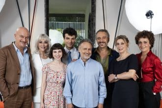 Da sinistra: claudio bisio, valentina lodovini, ludovica francesconi, leo gassmann, paolo costella, claudio santamaria, margherita buy, lucia mascino. Foto di riccardo ghilardi