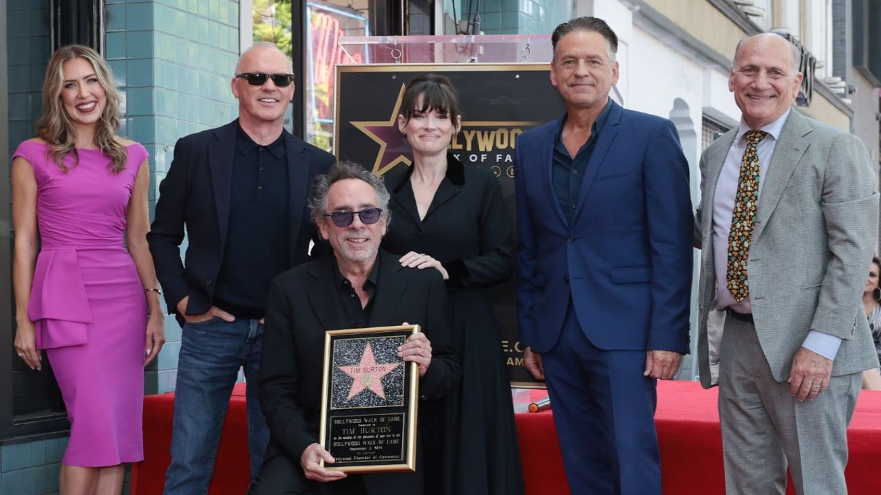 Tim burton riceve la stella sulla walk of fame