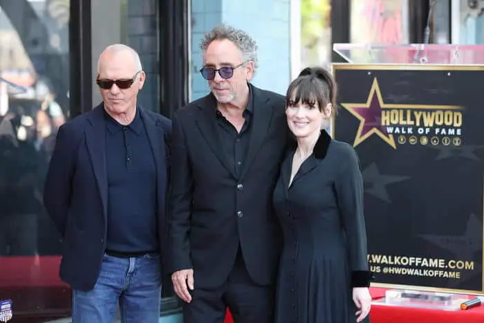 Tim burton riceve la stella sulla walk of fame