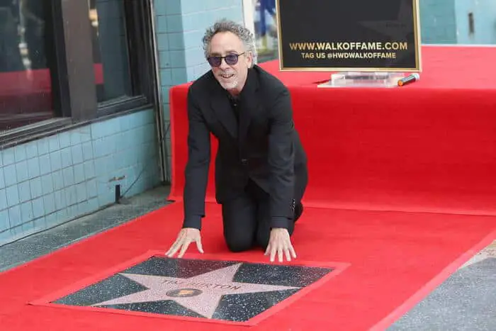 Tim burton riceve la stella sulla walk of fame