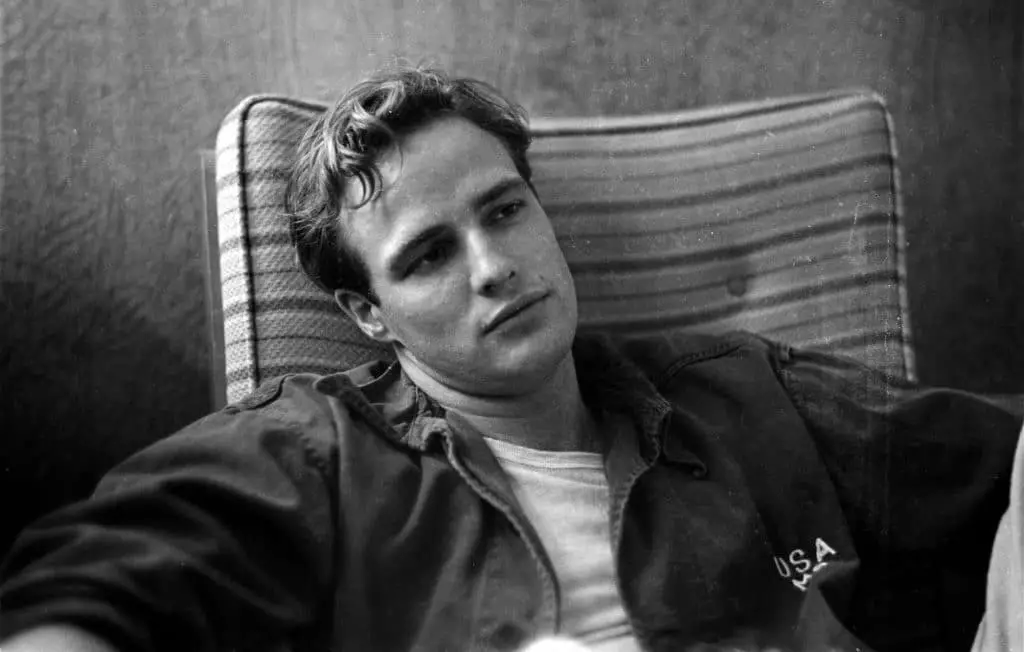 Marlon brando: l'anti divo più eclettico di hollywood