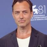 Jude law diventa vladimir putin nel film di olivier assayas