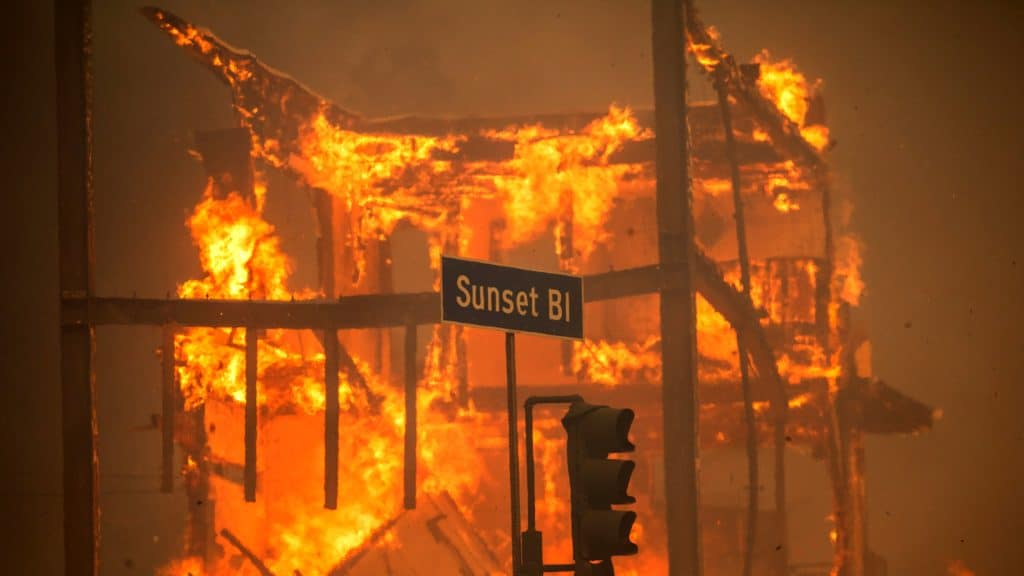 Incendi los angeles, in fumo le case delle star di hollywood