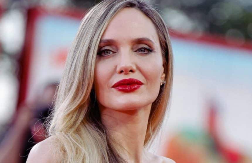 Angelina Jolie coltelli passione