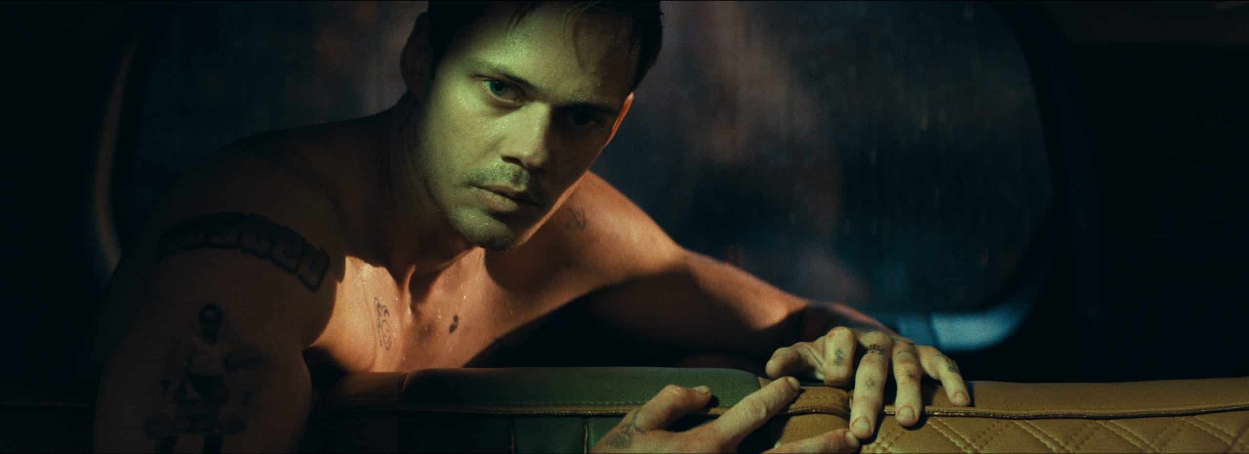 Locked il nuovo thriller con anthony hopkins e bill skarsgard