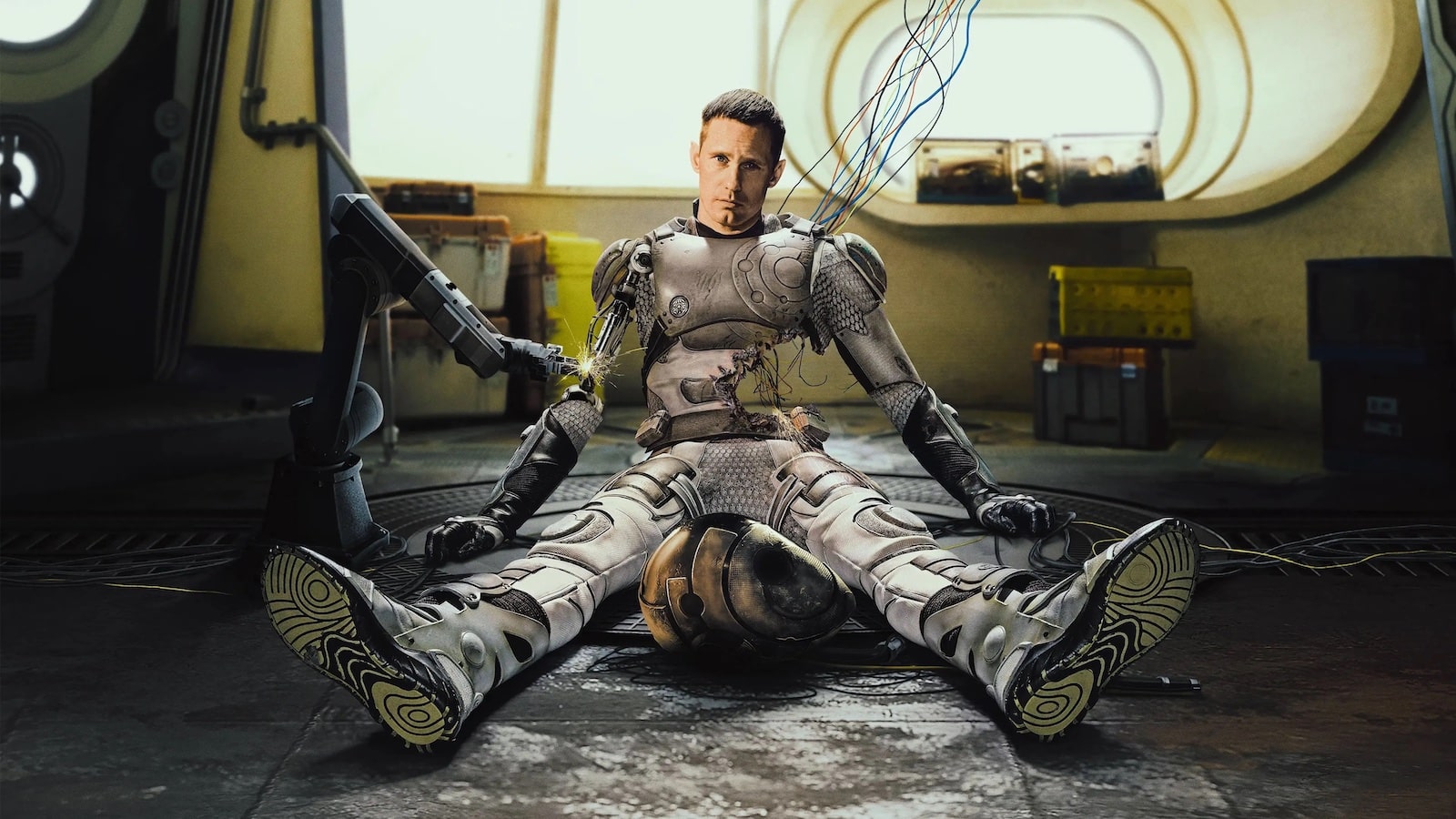 Murderbot: il trailer della nuova serie apple con alexander skarsgård