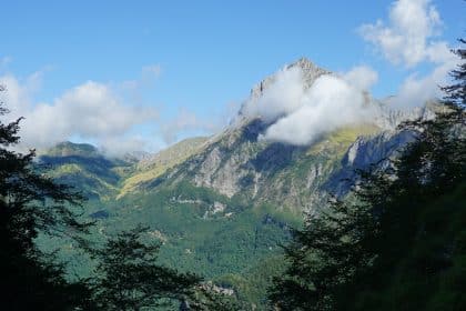 Tra natura e quota giovanni storti sopravvive alle alpi apuane