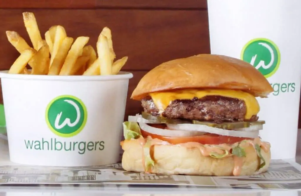 Mark wahlberg dice 'addio' al cinema e cambia mestiere: il talento è di famiglia Mark wahlberg wahlburgers