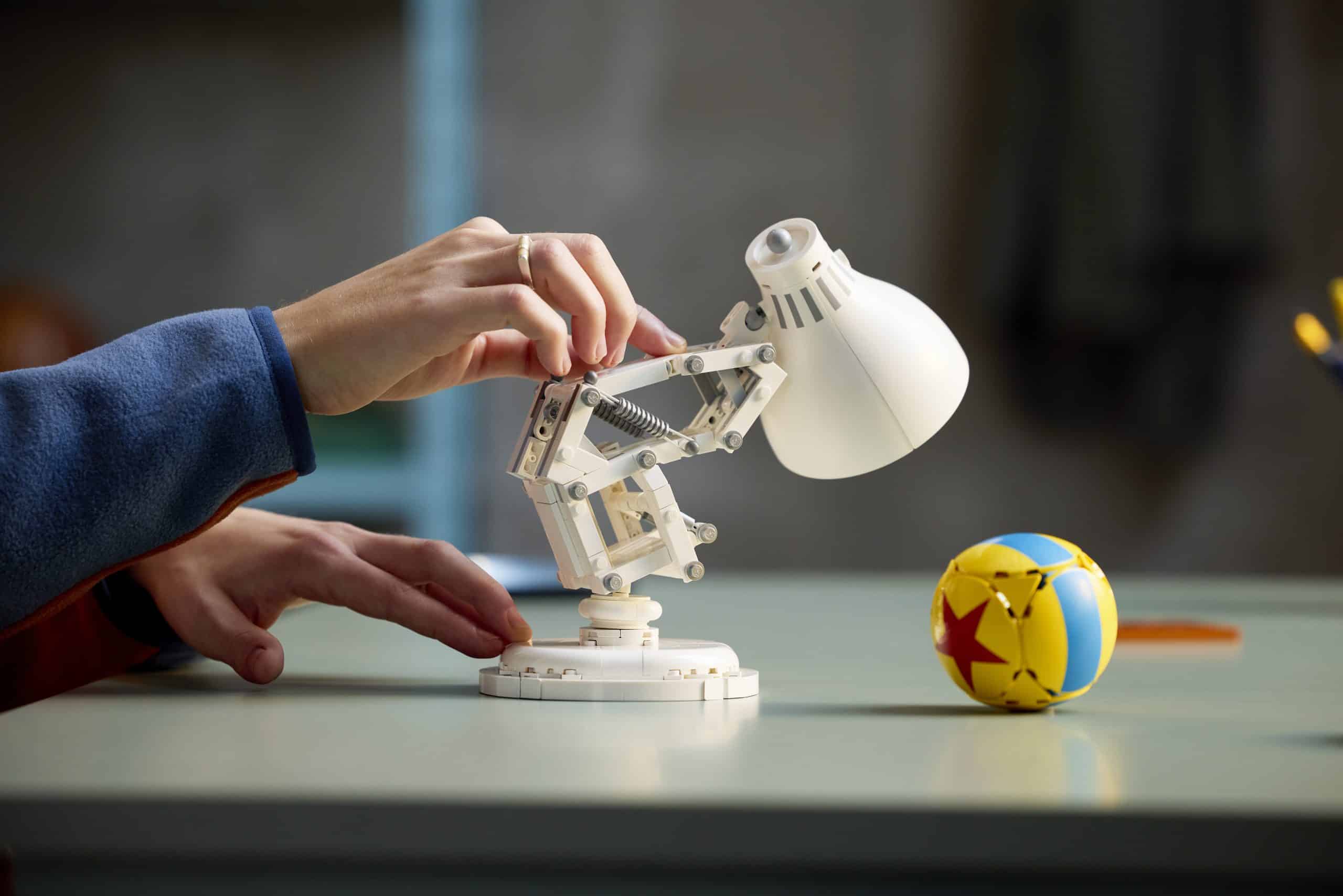 Luxo jr della pixar diventa un lego!