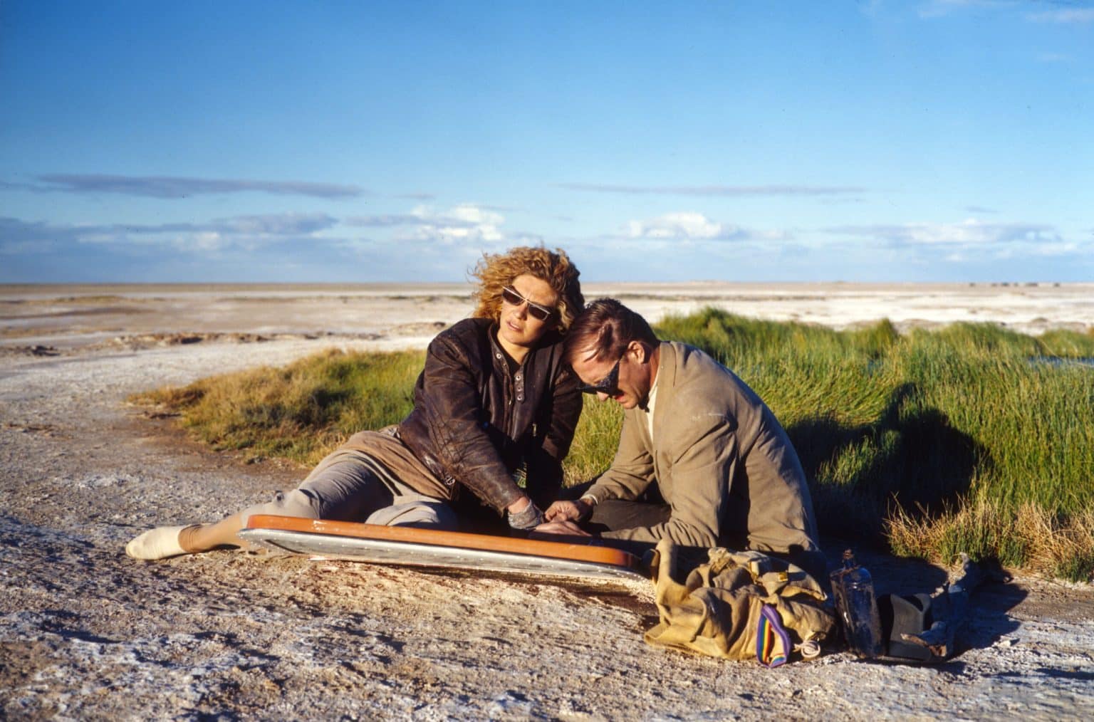 Solveig dommartin e william hurt in fino alla fine del mondo / courtesy of wim wenders stiftung - argos films.