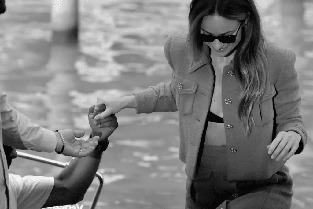 Olivia wilde sbarca al taormina film festival 2025 Olivia wilde sbarca al taormina film festival 2025