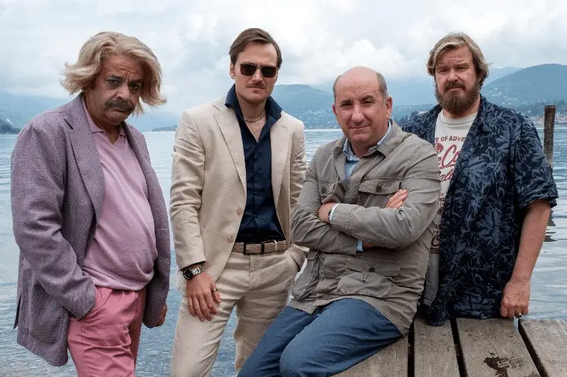 Qui non succede niente. Un nuovo film in produzione con antonio albanese x il 2025 N. Rignanese, n. Ferrero, a. Albanese, g. Battiston sul set di qui non succede niente. Foto di claudio iannone.