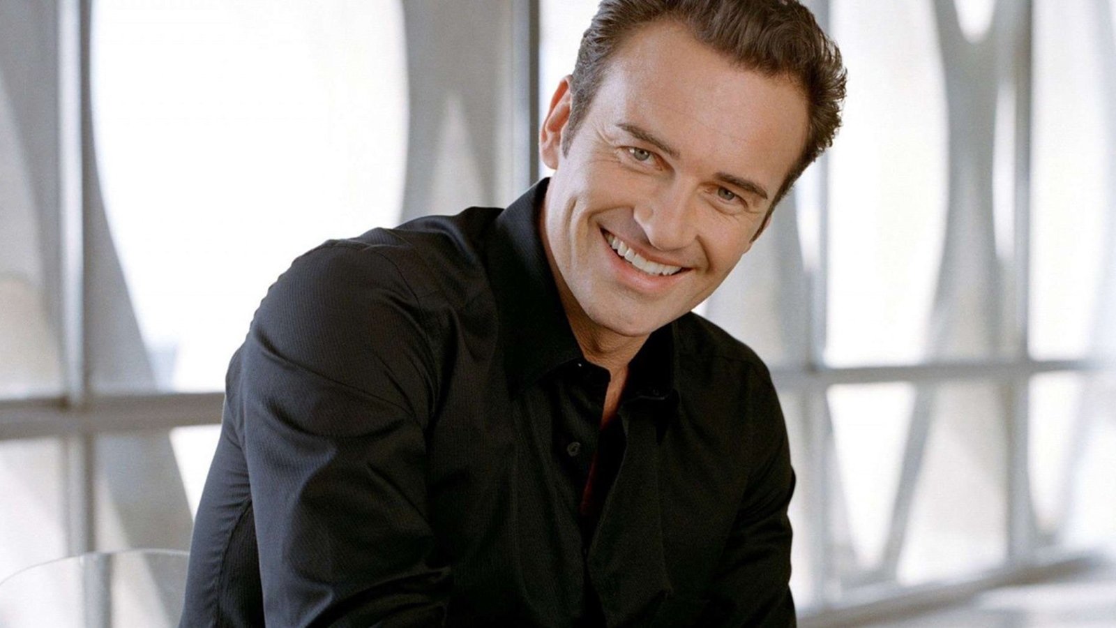 Julian mcmahon: il brillante attore ci lascia a 56 anni