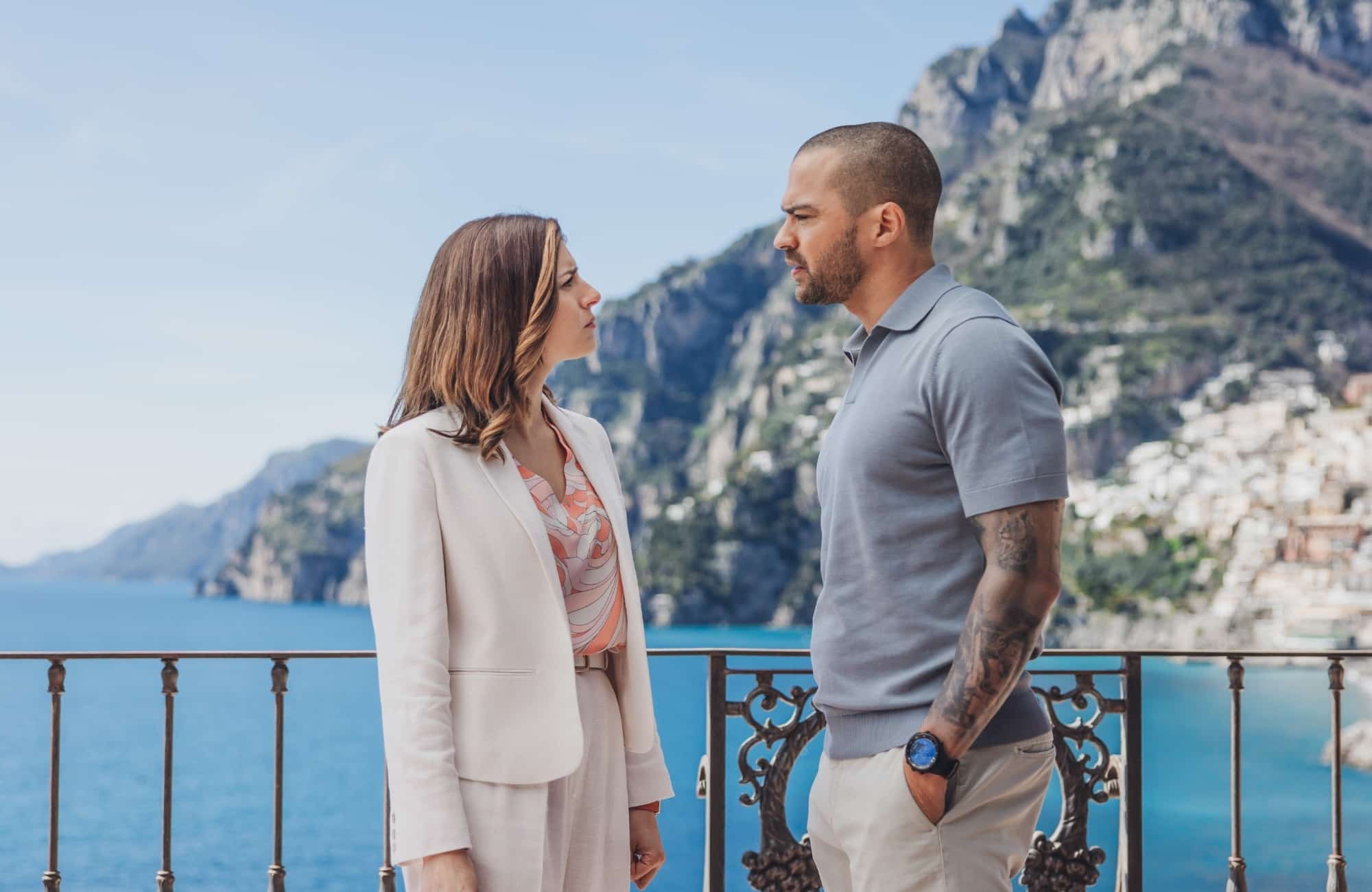 Hotel costiera, come finisce? Alice si salva e chi è l’uomo dell’ultima scena