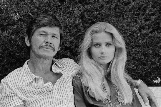 Charles bronson (1921-2003). Ritratto di un attore. Un'icona senza tempo tra il west, l'amore e la notte Charles bronson (1921-2003). Ritratto di un attore. Un'icona senza tempo tra il west, l'amore e la notte