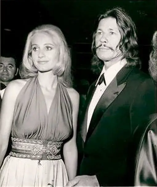 Charles bronson (1921-2003). Ritratto di un attore. Un'icona senza tempo tra il west, l'amore e la notte Charles bronson (1921-2003). Ritratto di un attore. Un'icona senza tempo tra il west, l'amore e la notte