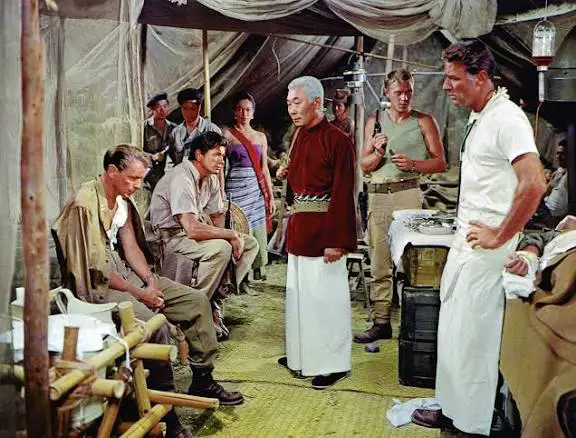 Charles bronson (1921-2003). Ritratto di un attore. Un'icona senza tempo tra il west, l'amore e la notte Charles bronson (1921-2003). Ritratto di un attore. Un'icona senza tempo tra il west, l'amore e la notte