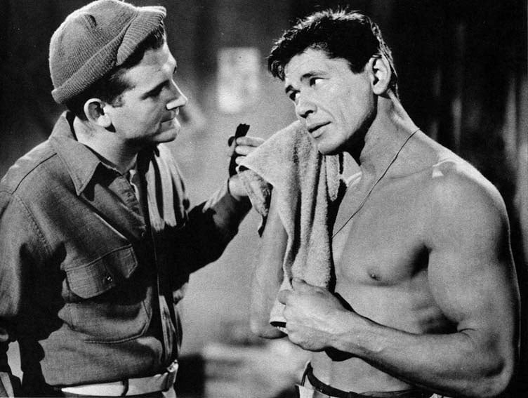 Charles bronson (1921-2003). Ritratto di un attore. Un'icona senza tempo tra il west, l'amore e la notte Charles bronson (1921-2003). Ritratto di un attore. Un'icona senza tempo tra il west, l'amore e la notte