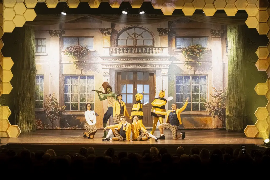 L'ape maia: influente spettacolo dall'11 dicembre L'ape maia: influente spettacolo dall'11 dicembre