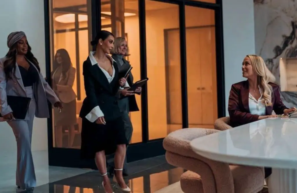 All's fair con kim kardashian, rinnovata per una seconda stagione All's fair 2 ryan murphy disney+