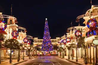 Disney+ christmas village 2025: la magia delle feste sbarca a milano