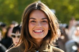 Emma mackey ritratto 1