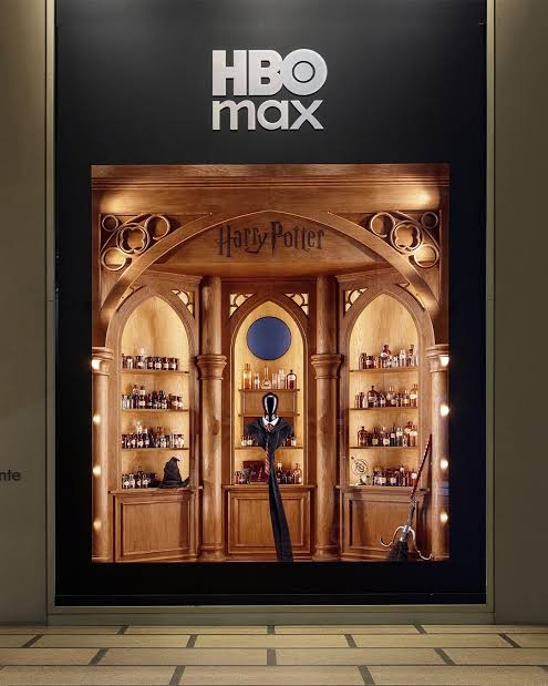 La rinascente e le vetrate urban chic griffate hbo max La rinascente e le vetrate urban chic griffate hbo max